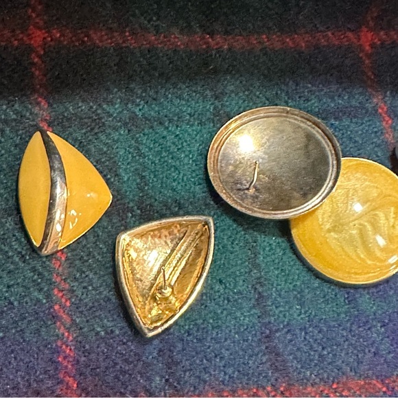 Vintage enamel stud earrings - Picture 3 of 7